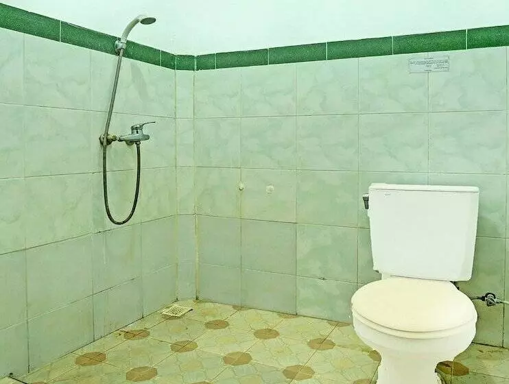 Spot On 90100 Hotel Kediri Bandungan