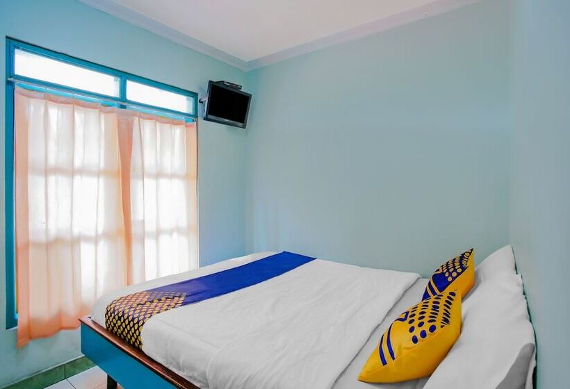 Spot On 90100 Hotel Kediri Bandungan
