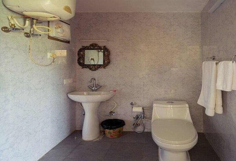 Oyo 14137 Home Valley Studio Kempty Road