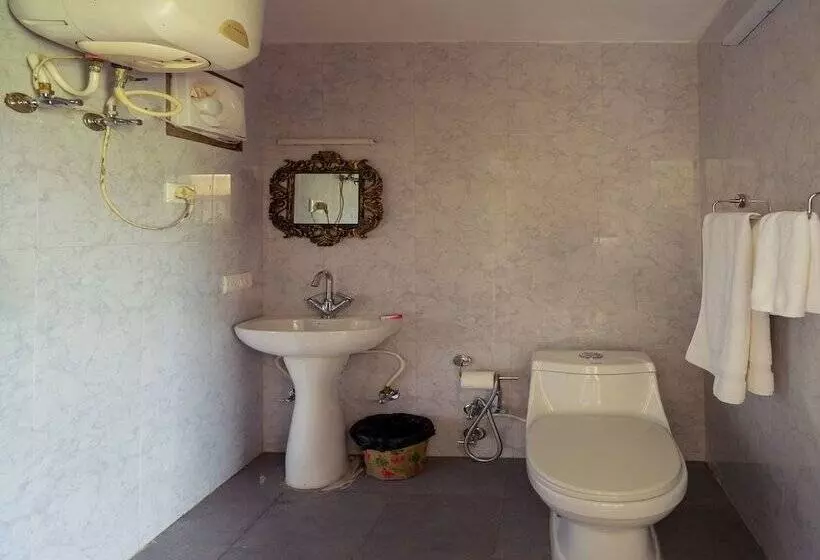 Oyo 14137 Home Valley Studio Kempty Road