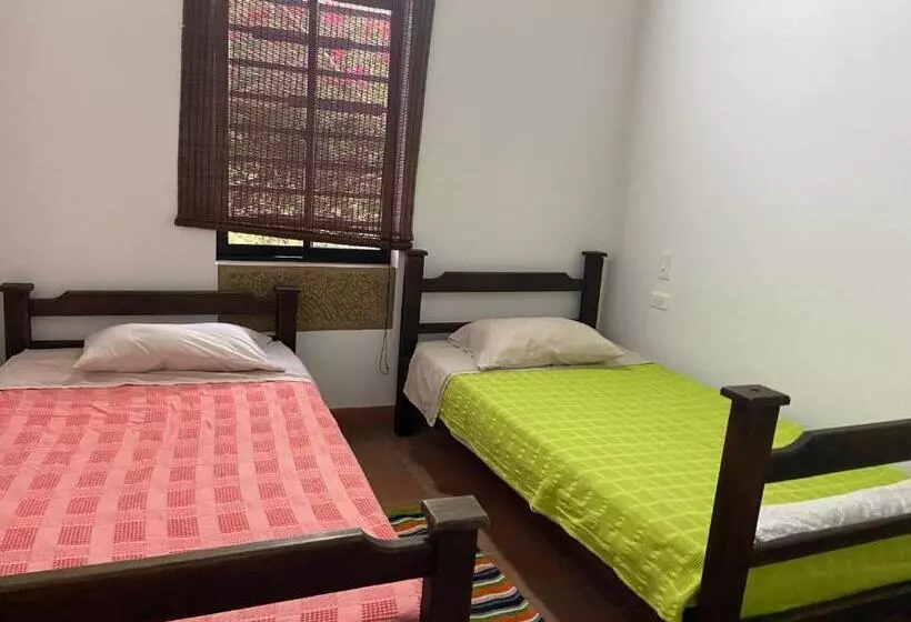 تختخواب و صبحانه Hostal Casa Montañita