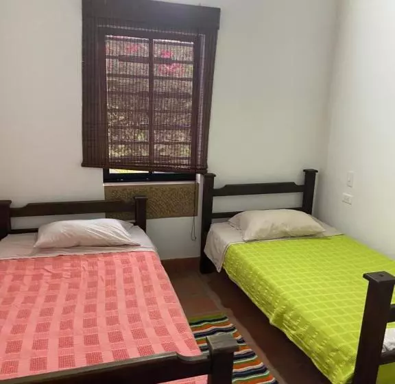 تختخواب و صبحانه Hostal Casa Montañita