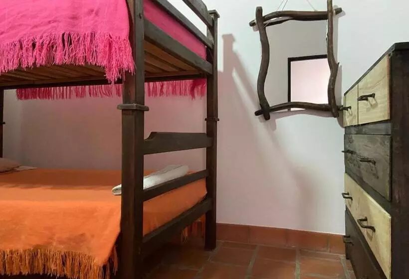 تختخواب و صبحانه Hostal Casa Montañita