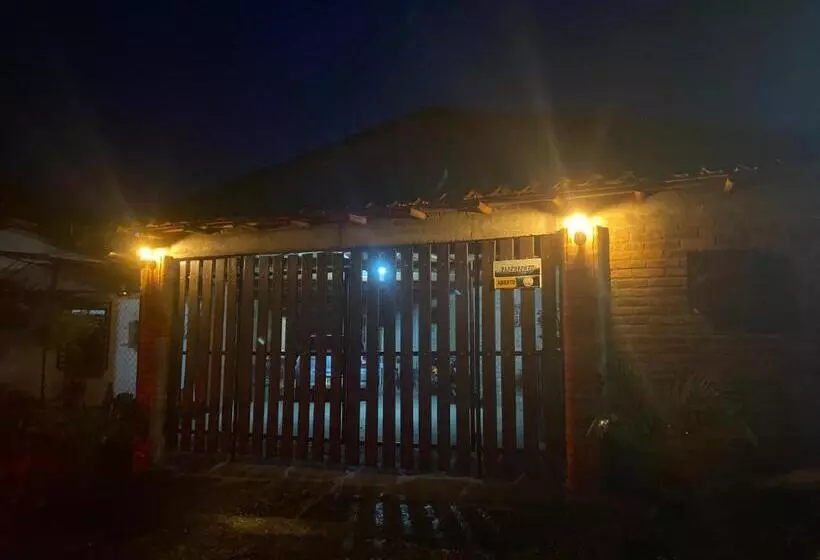 تختخواب و صبحانه Hostal Casa Montañita
