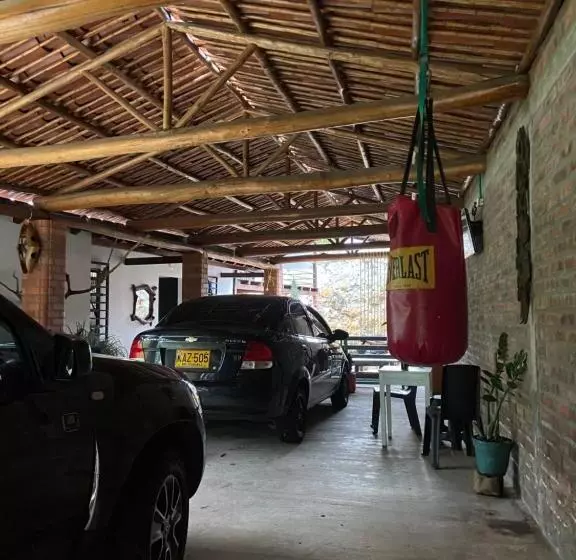 تختخواب و صبحانه Hostal Casa Montañita