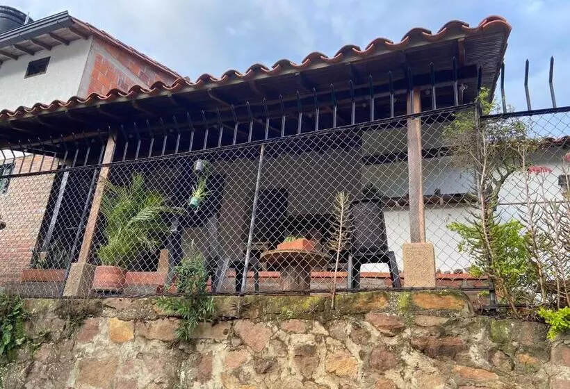 تختخواب و صبحانه Hostal Casa Montañita
