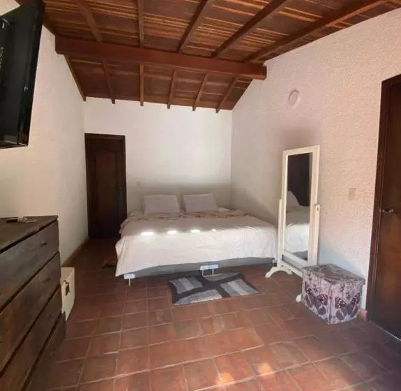 تختخواب و صبحانه Hostal Casa Montañita