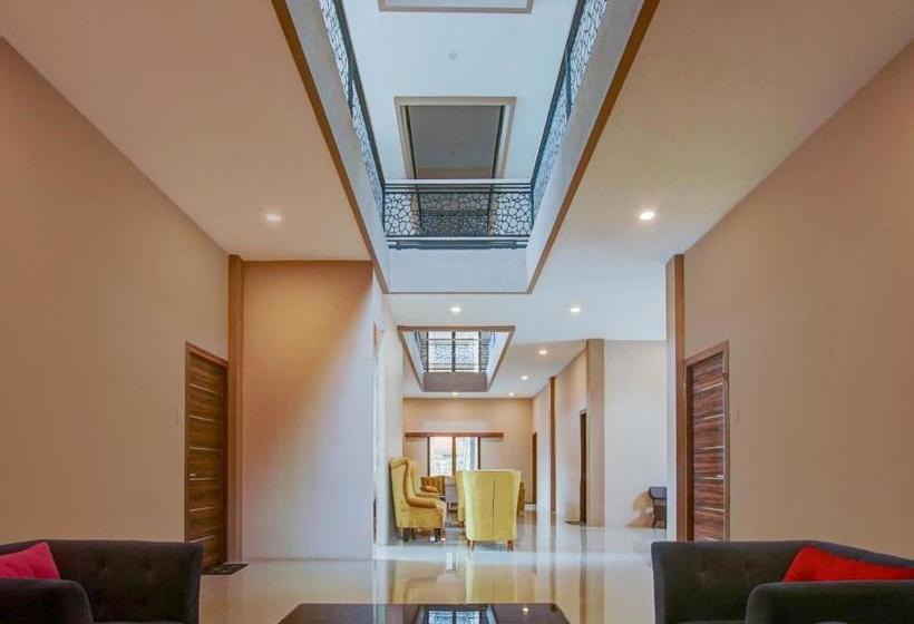 Capital O 90070 Giri Palma Hotel & Villas