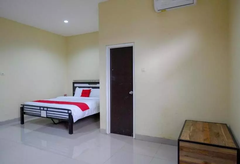 Hotelli Reddoorz @ Jalan Bali Cilacap