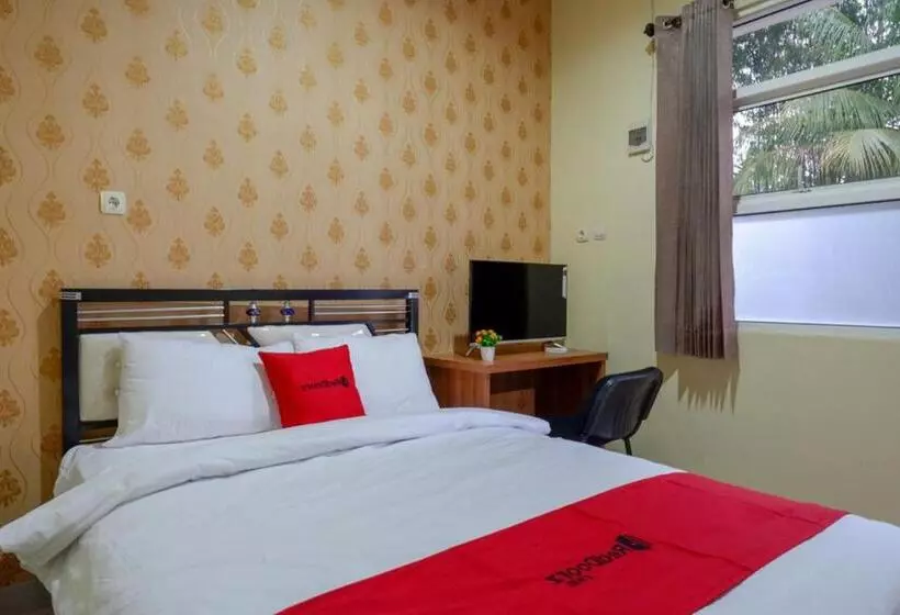Hotelli Reddoorz @ Jalan Bali Cilacap
