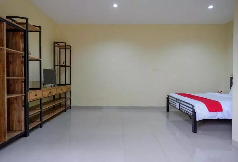 Hotelli Reddoorz @ Jalan Bali Cilacap