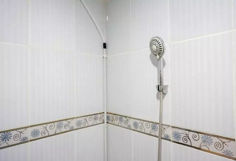 Hotelli Reddoorz @ Jalan Bali Cilacap