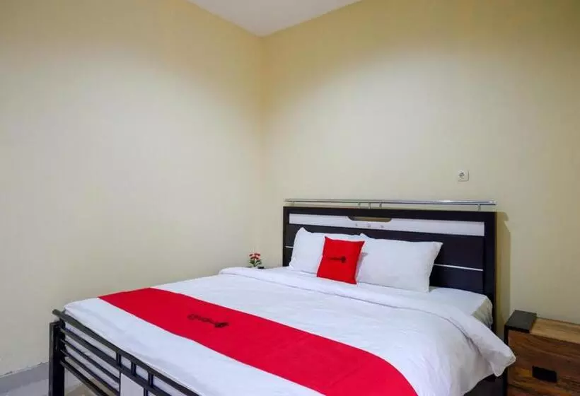 Hotelli Reddoorz @ Jalan Bali Cilacap