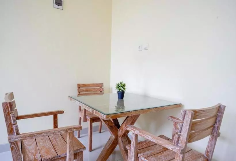 Hotelli Reddoorz @ Jalan Bali Cilacap