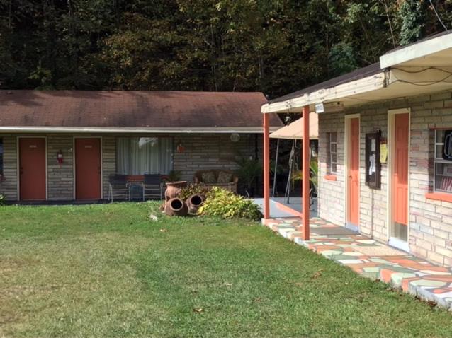 Lucky 7/ Rainbow Motel