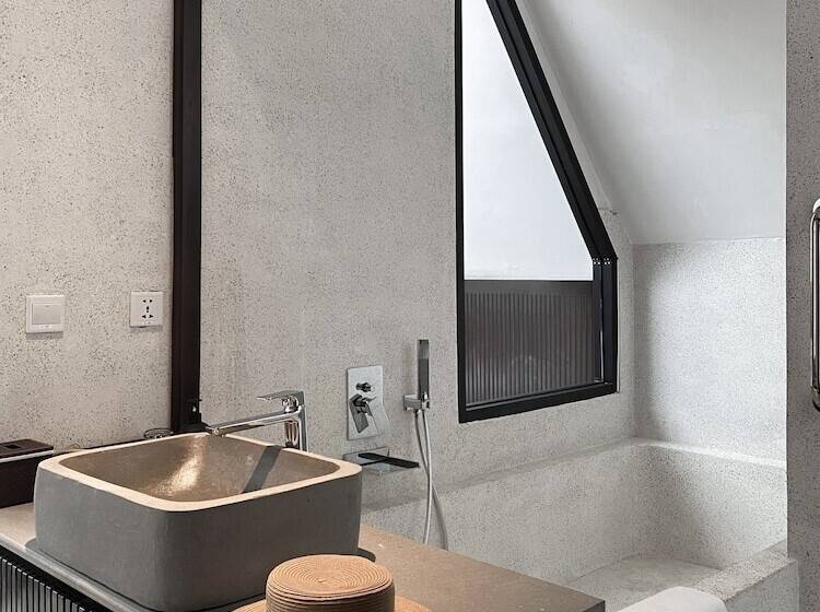 Aborest Tropical Hostel