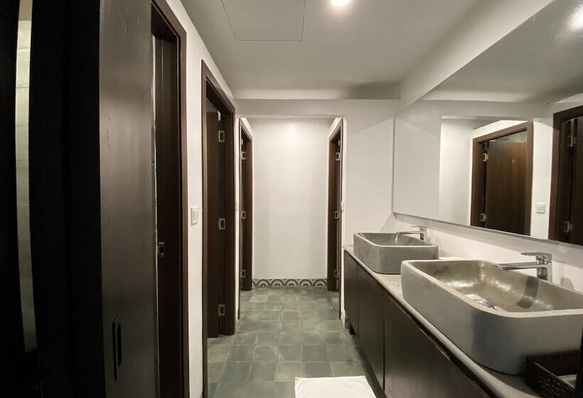 Aborest Tropical Hostel