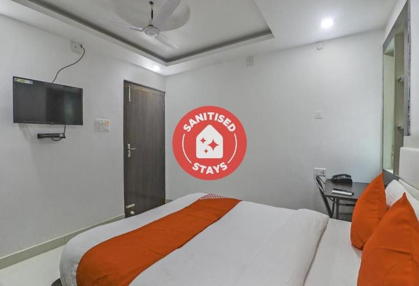 호텔 Oyo 75905 Stay Villa