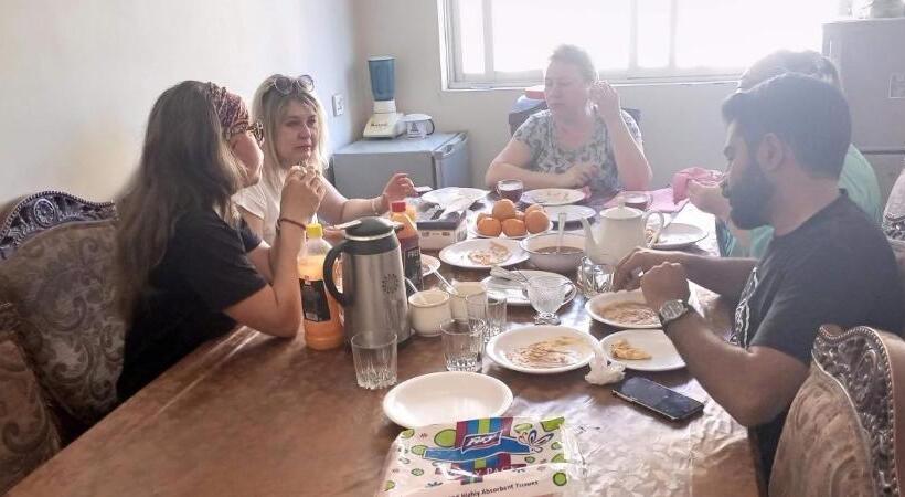 پانسیون Hira Guest House