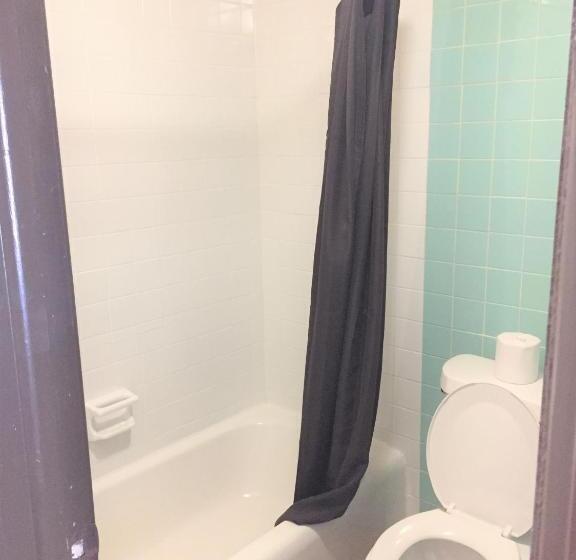 בית מלון כפרי Hickory House Inn