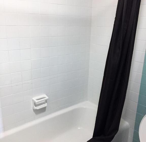 בית מלון כפרי Hickory House Inn