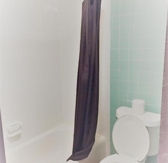 בית מלון כפרי Hickory House Inn