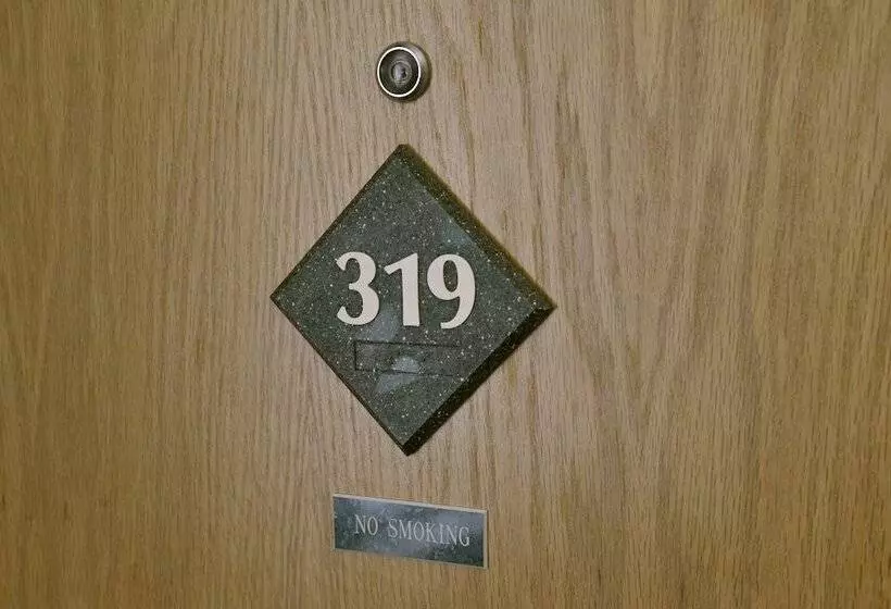 هتل Hilltop Inn By Riversage