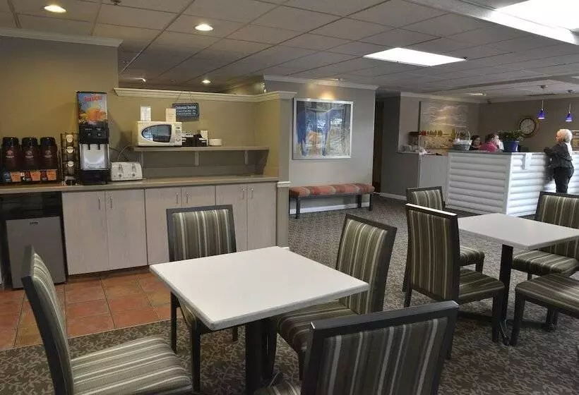 هتل Hilltop Inn By Riversage