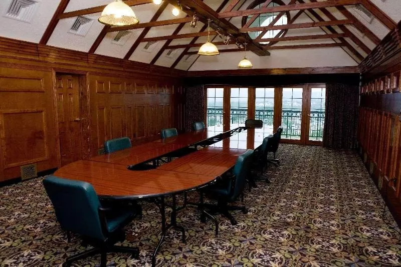 Отель Host Inn An All Suites