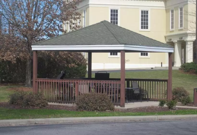 Отель Intown Suites Extended Stay Greenville Nc