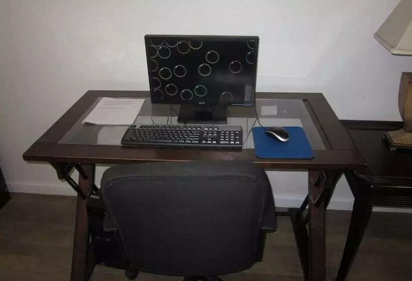 Отель Intown Suites Extended Stay Greenville Nc