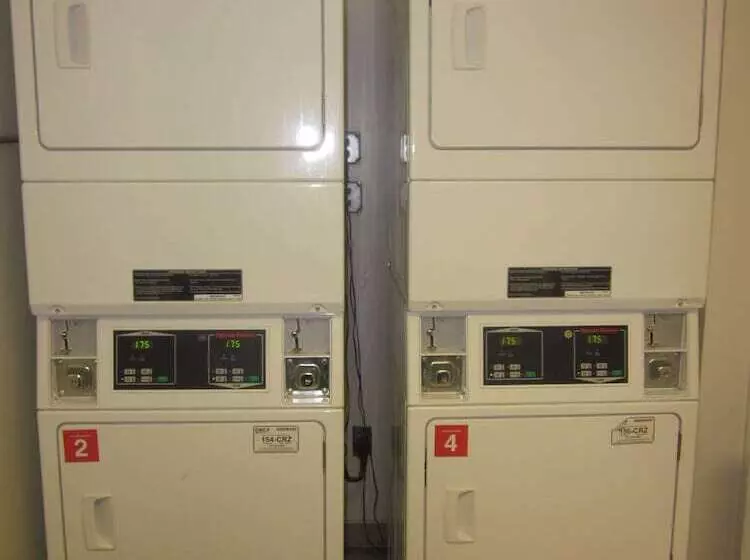 Отель Intown Suites Extended Stay Greenville Nc