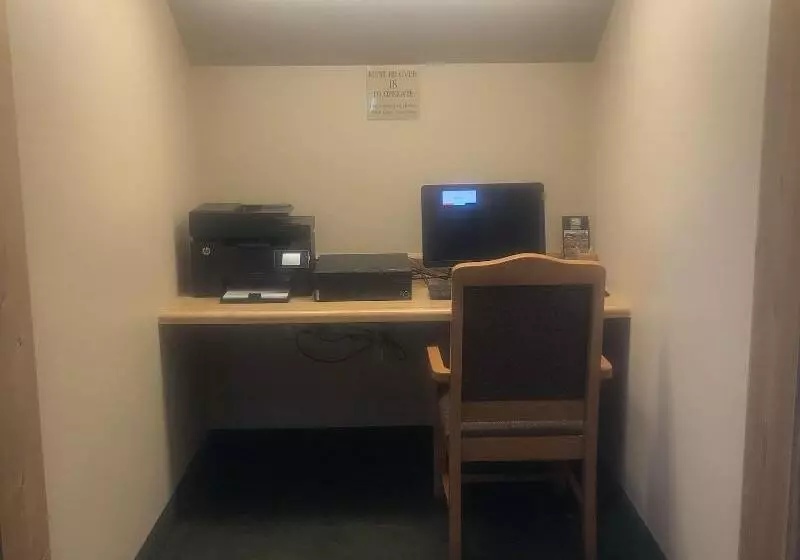 هتل Kelly Inn And Suites Mitchell