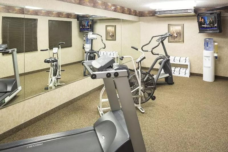 هتل Kelly Inn And Suites Mitchell