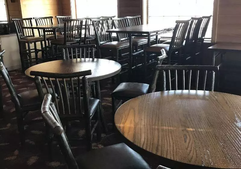 هتل Kelly Inn And Suites Mitchell