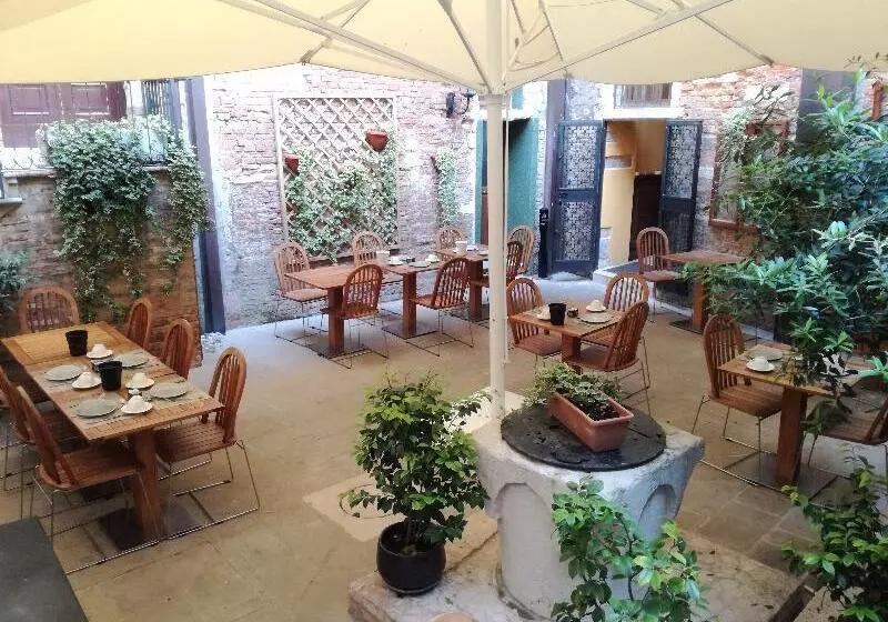 هتل Locanda La Corte