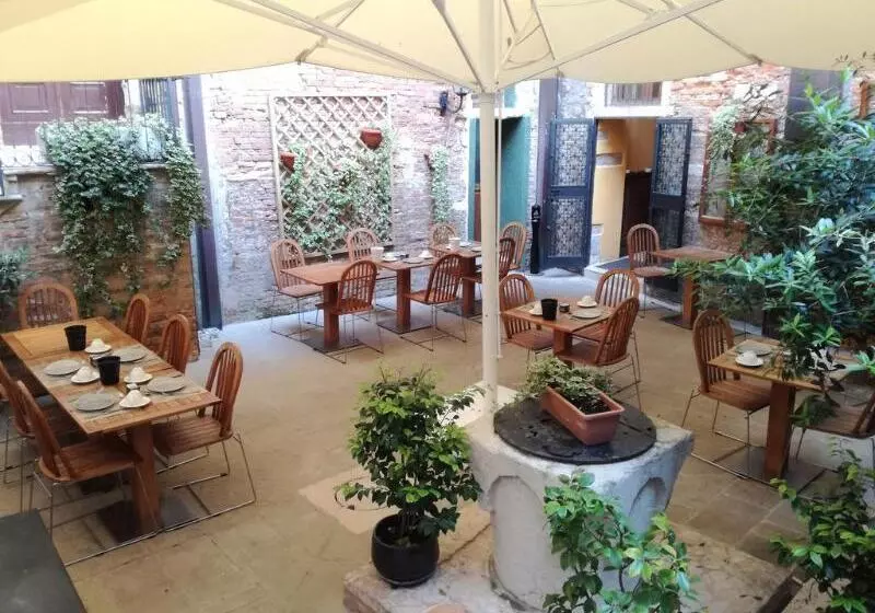 هتل Locanda La Corte