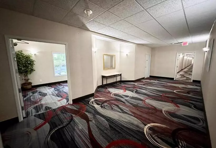 هتل Mainstay Suites Madison Airport