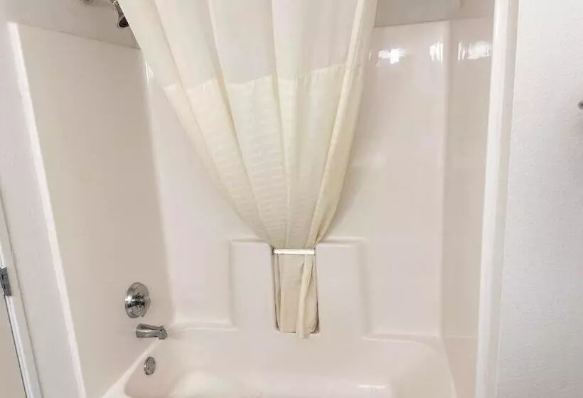 هتل Mainstay Suites Madison Airport