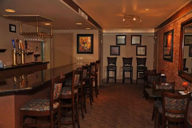 هتل Oxford Suites Portland  Jantzen Beach