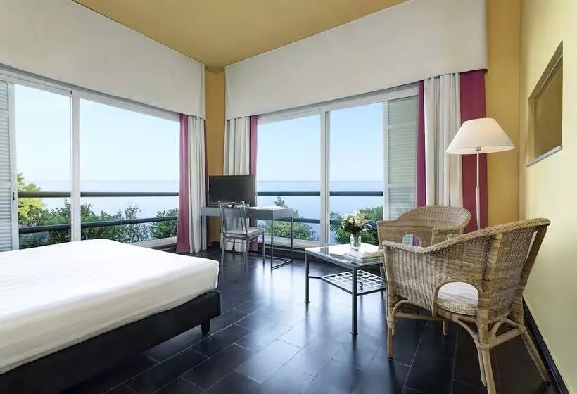 Отель Punta San Martino