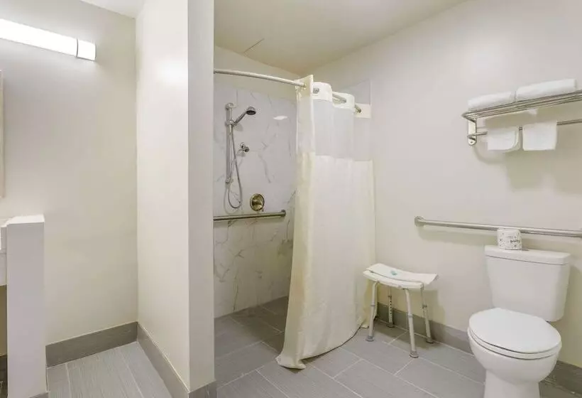 هتل Suburban Studios Lavale Cumberland