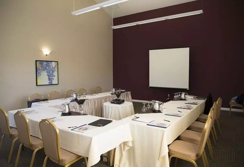 Отель South Coast Winery Resort & Spa