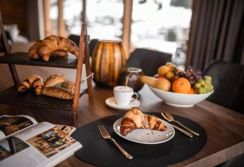 Arla Luxury Home