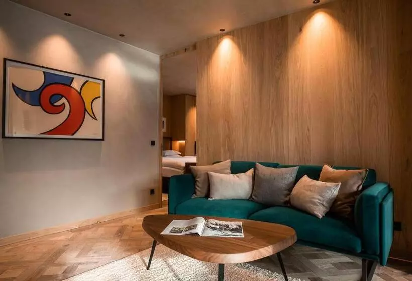 Arla Luxury Home