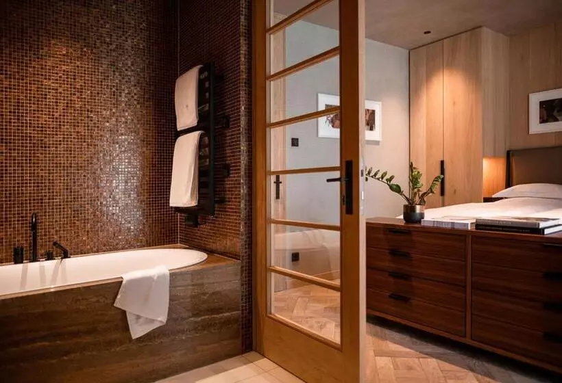 Arla Luxury Home