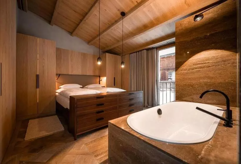 Arla Luxury Home