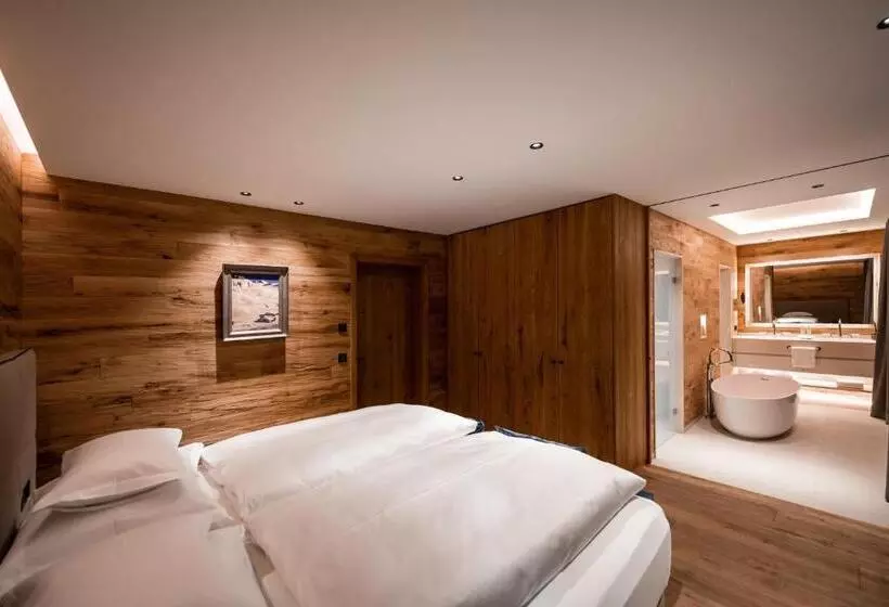 Arla Luxury Home