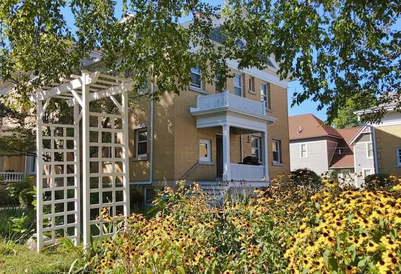 Aamiaismajoitus (B&B) Cartier Mansion