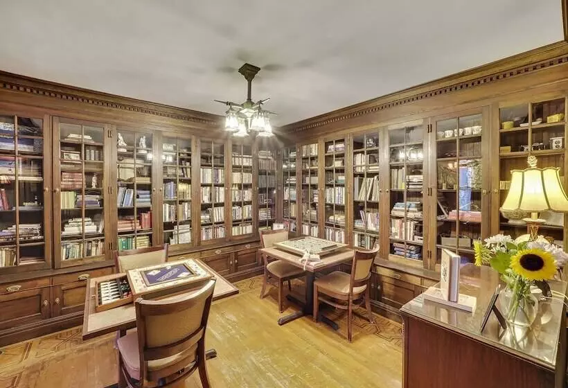 Aamiaismajoitus (B&B) Cartier Mansion